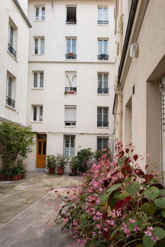 Studio lumineux rue Fondary avec vue Tour Eiffel - photo 3