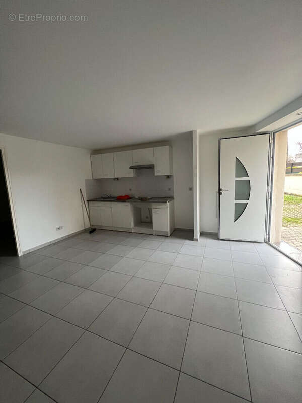 Limite Le Raincy, immeuble de trois appartements et 3 places de parking - photo 6