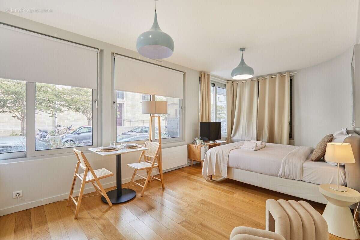 Appartement à PARIS-7E