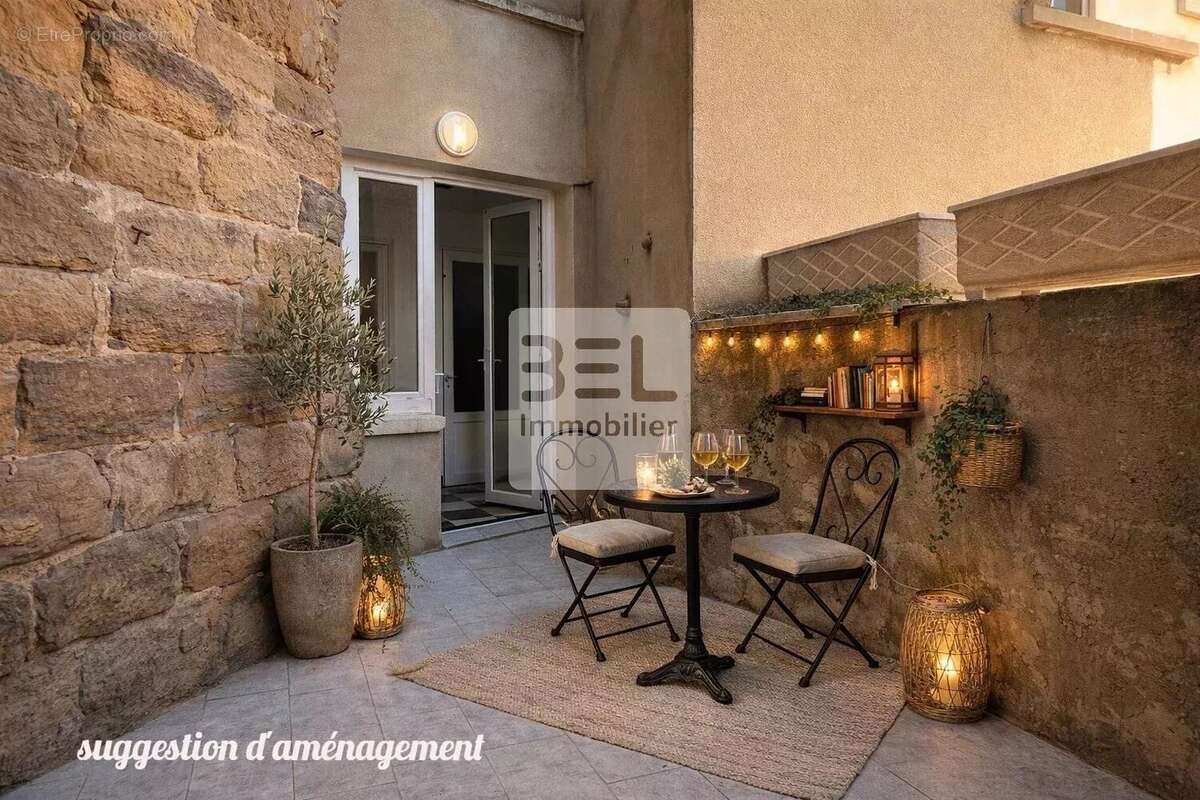 Maison à LAUDUN-L'ARDOISE