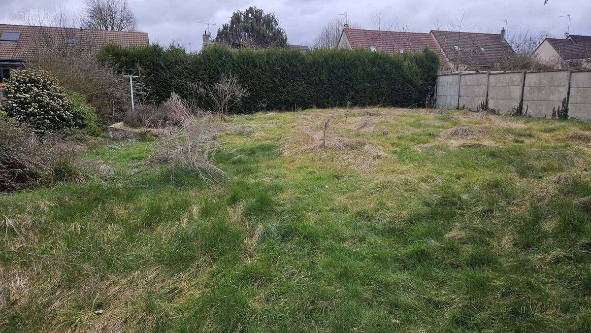 Terrain à LE COUDRAY