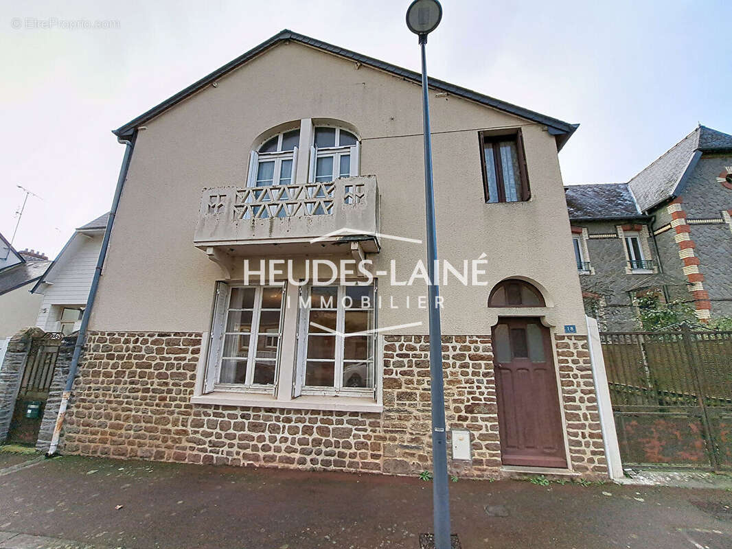Maison à SAINT-HILAIRE-DU-HARCOUET