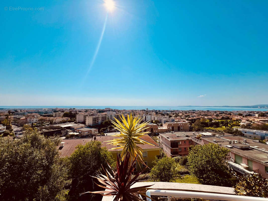 Appartement à SAINT-LAURENT-DU-VAR