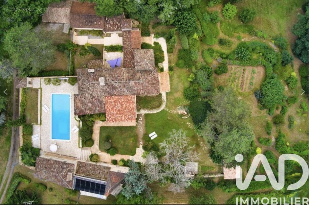 Maison 305 m² à Mazeyrolles  - photo 4
