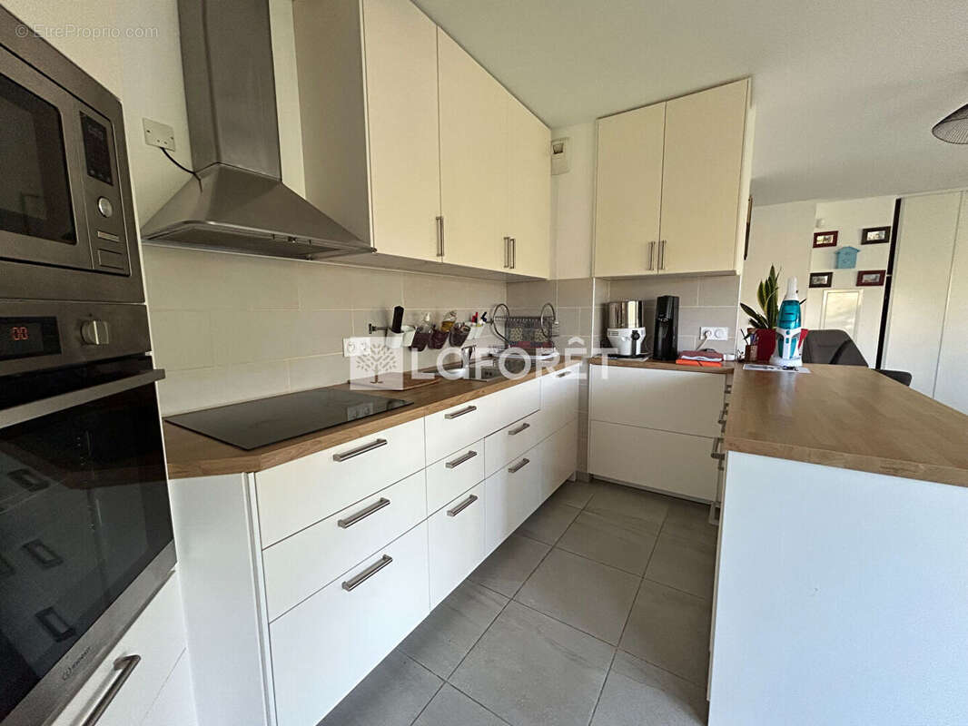 Appartement à SAINT-LAURENT-DU-VAR