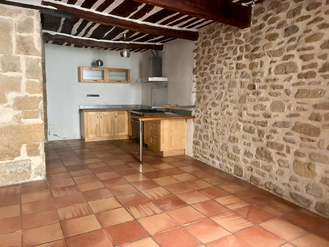Maison à SAINT-CHAMAS