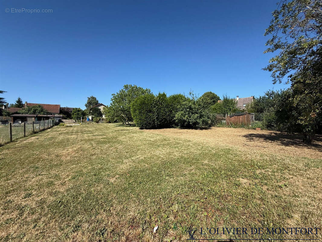 Terrain à MONTFORT-L'AMAURY