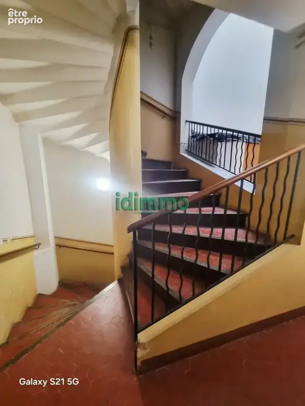Exclusivité Draguignan bel immeuble en trés bon état de 238m+dépendances 2 appartements F3+2 F1 dépendances ga - photo 3