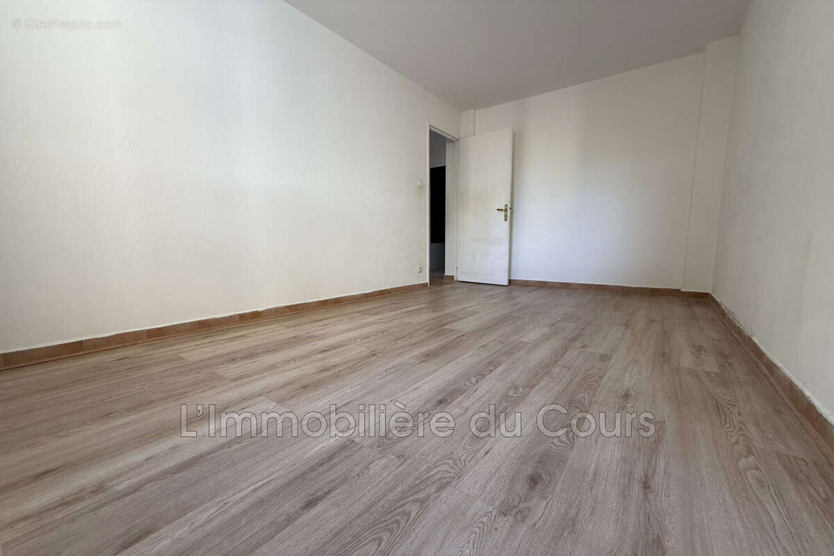 Appartement 72 m² à Martigues  - photo 4