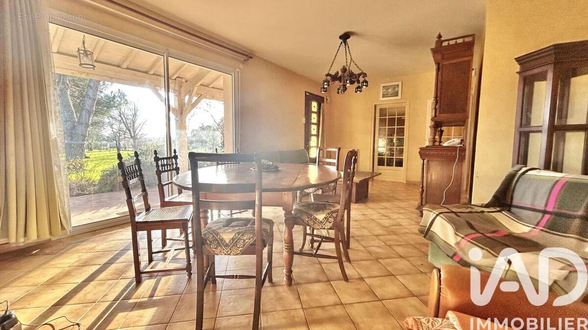 Photo 3 - Maison à MOULIETS-ET-VILLEMARTIN