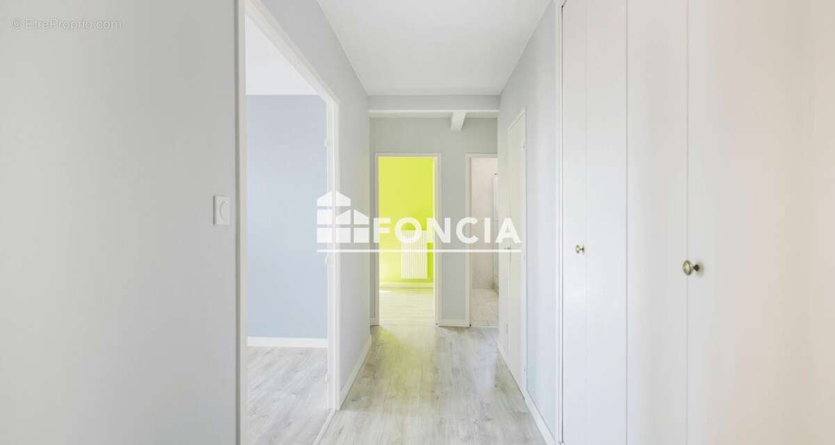 Appartement de 67,3 m2 avec balcon, très bon état, proche commerces et transports - photo 4