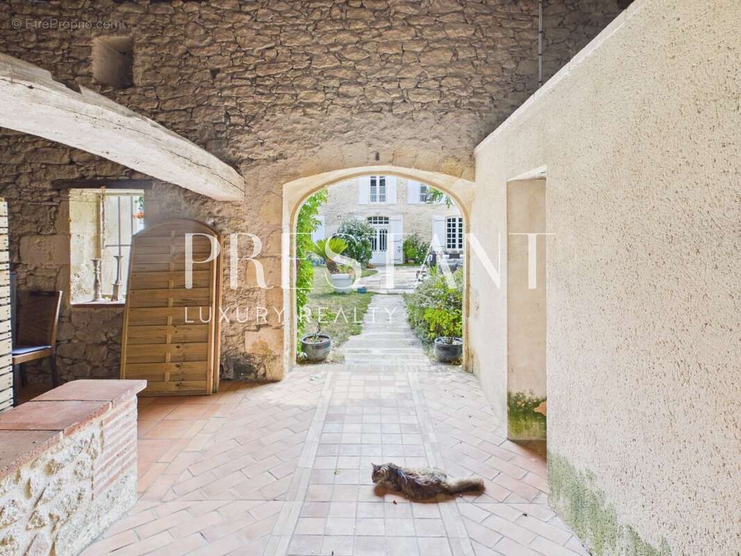 Demeure de Caractère Rénovée aux Volumes Magistraux - photo 26