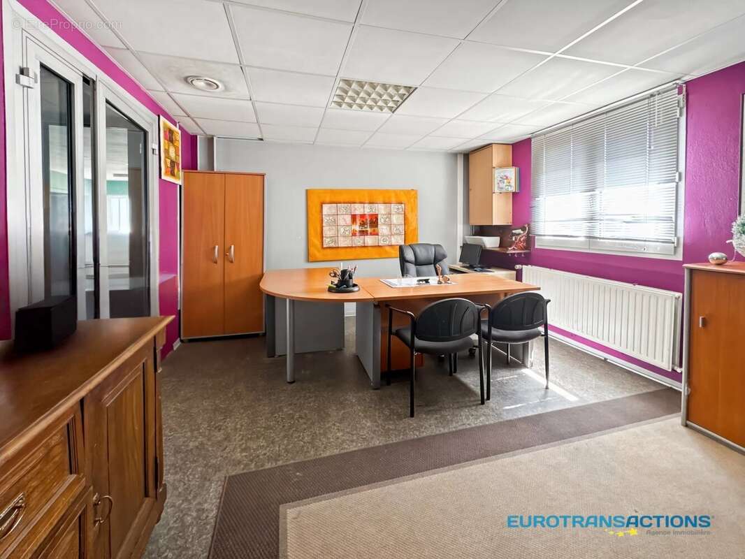 Local commercial avec vitrine – 70 m² – Zone commerciale Schweighouse - photo 4