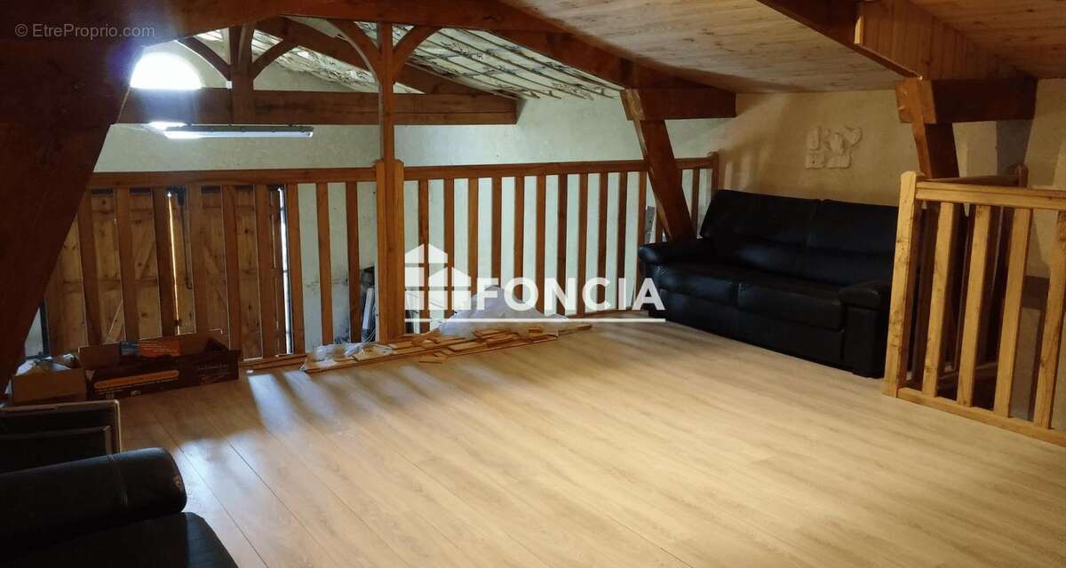 **Maison d'architecte périgourdine avec dépendance, piscine couverte à finaliser et vaste terrain en bord de Dordogne. À 800 m d - photo 11