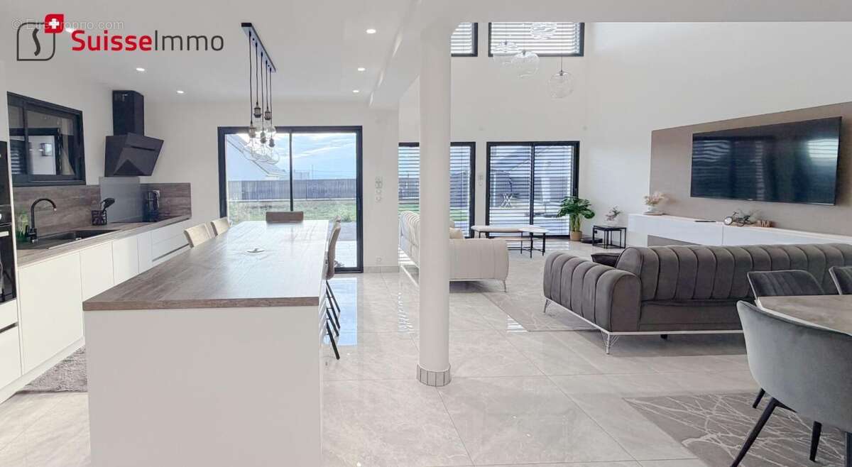 Maison à GRAND-CHARMONT