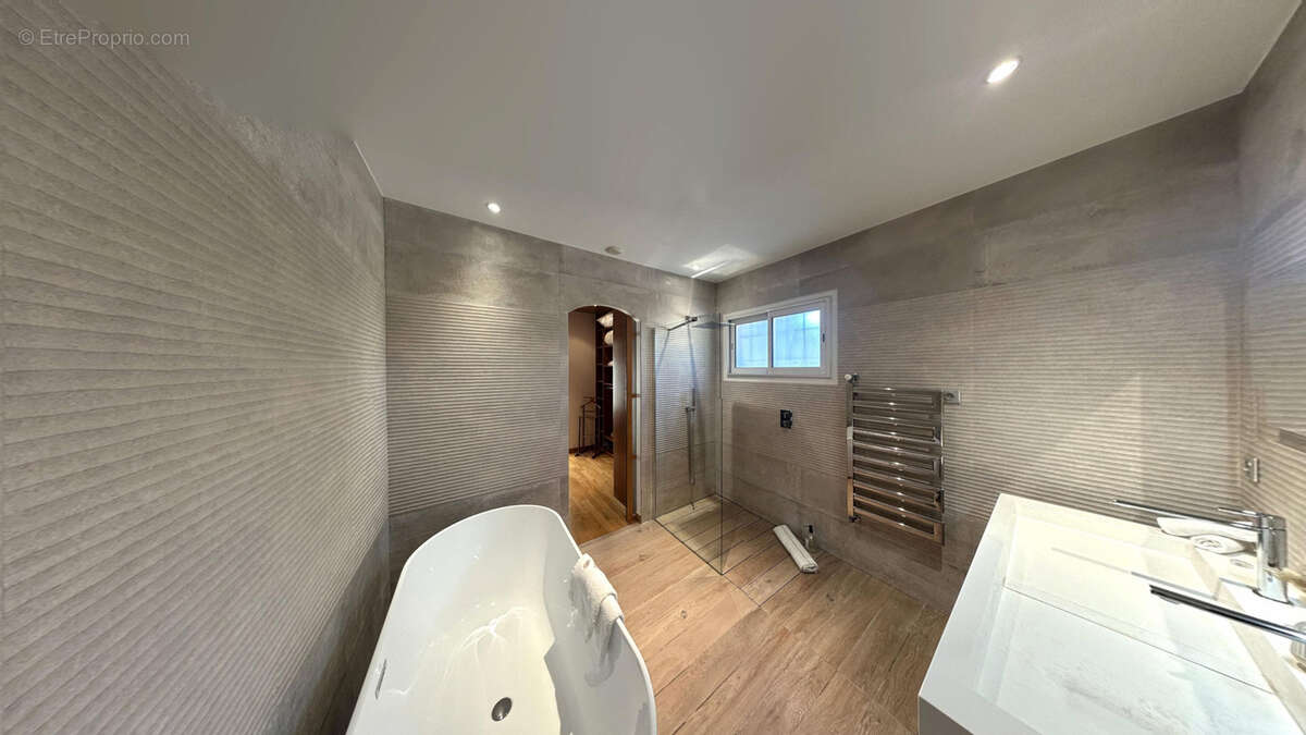 Maison à PERNES-LES-FONTAINES