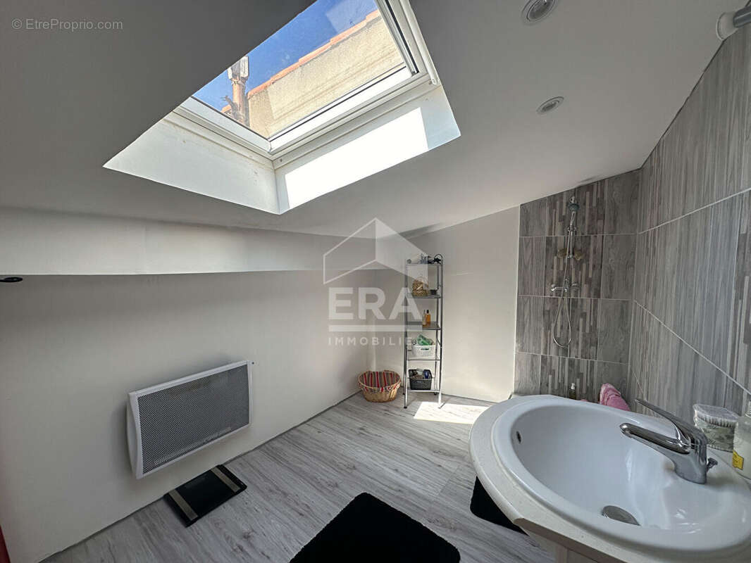 Maison à SAINT-LAURENT-DE-LA-SALANQUE