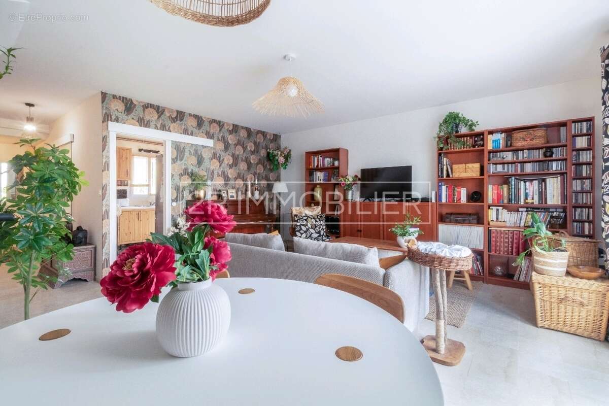 Maison à SAINT-THIBAULT-DES-VIGNES