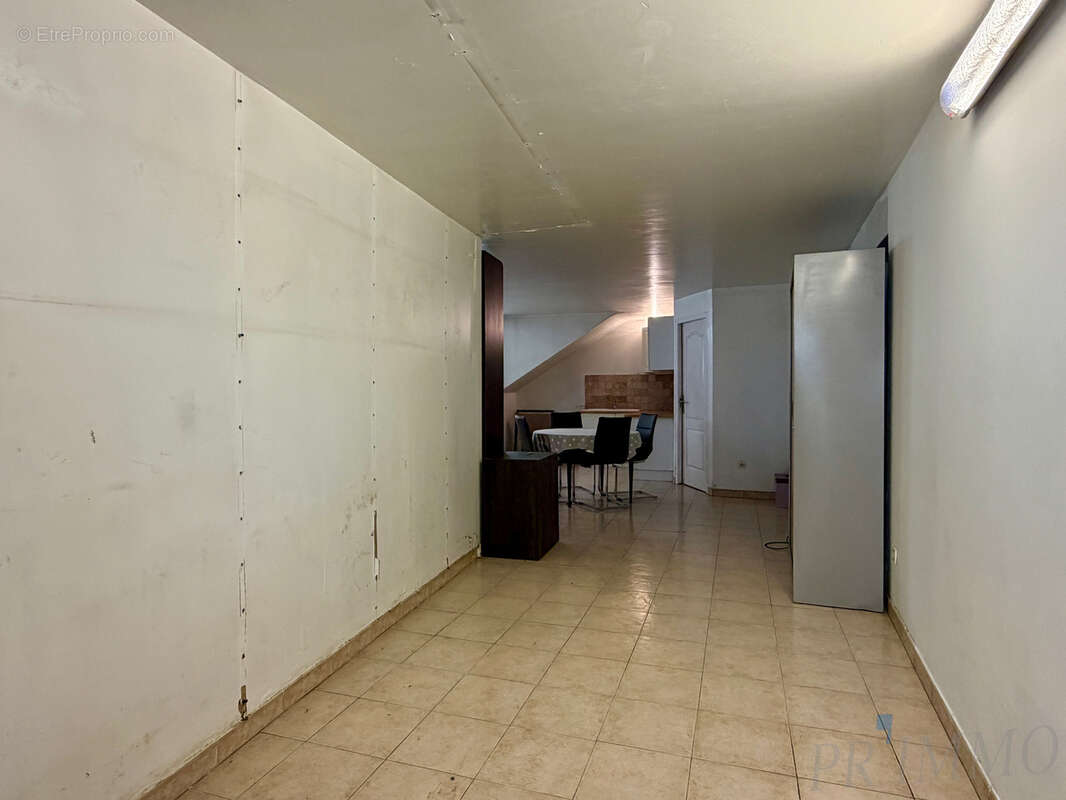 Local d'activité aménagé en appartement 42 m2   Centre-ville de Fréjus - photo 6