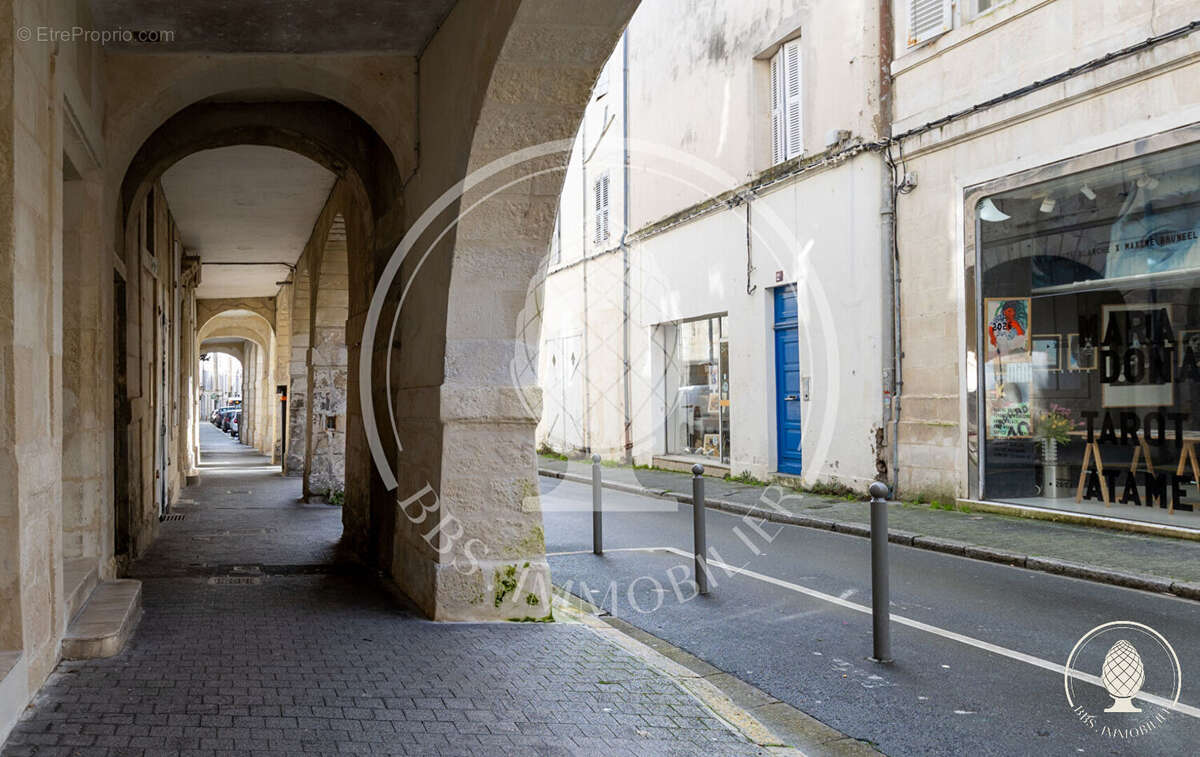 A vendre : Appartement Belles Prestations hyper centre de la Rochelle - photo 18