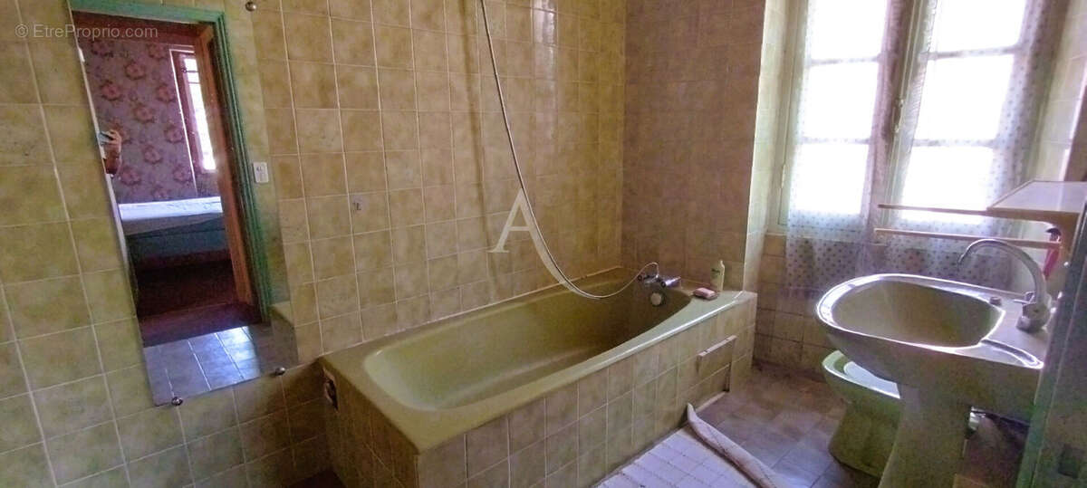 Maison à FRAYSSINET-LE-GELAT