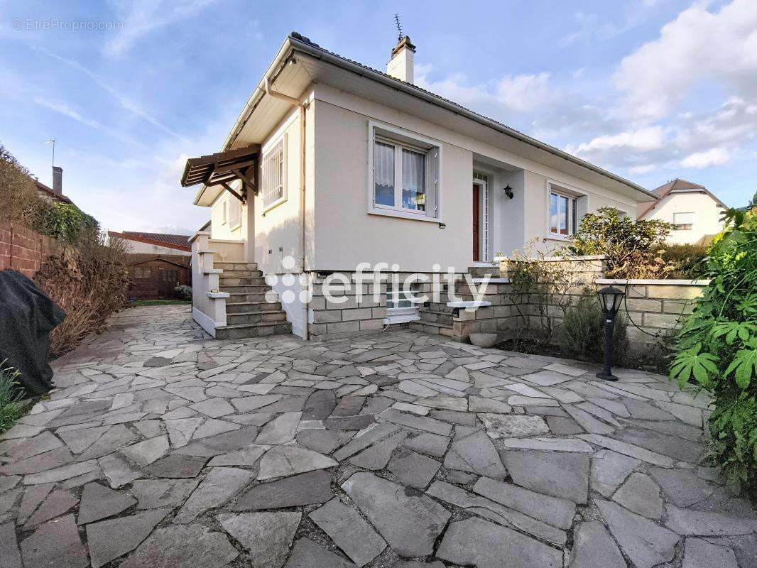 Maison à SAINT-GRATIEN