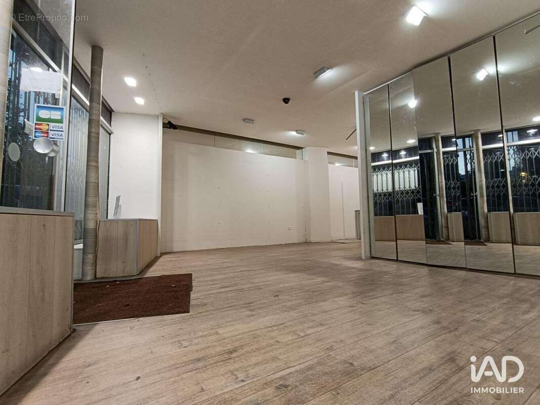 Photo 3 - Commerce à SURESNES