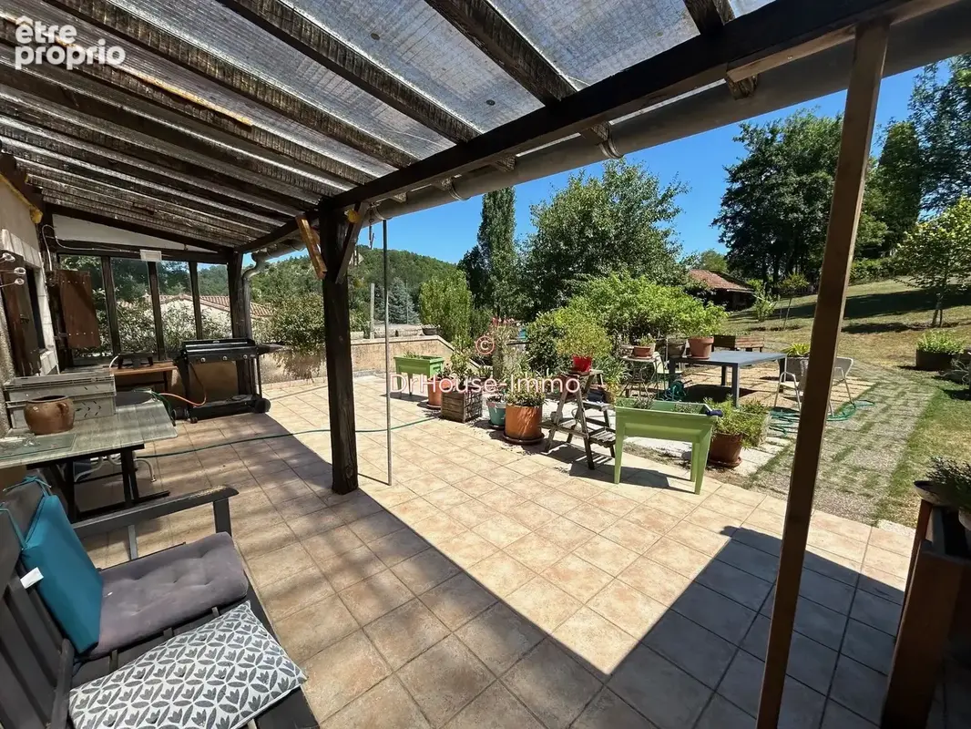 Maison 232 m² à Luzech  - photo 3