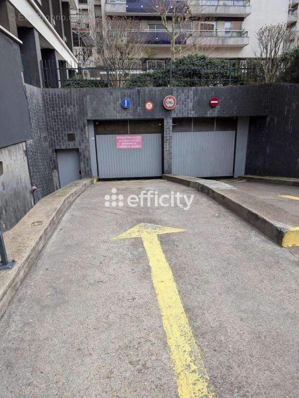 Parking à PARIS-14E