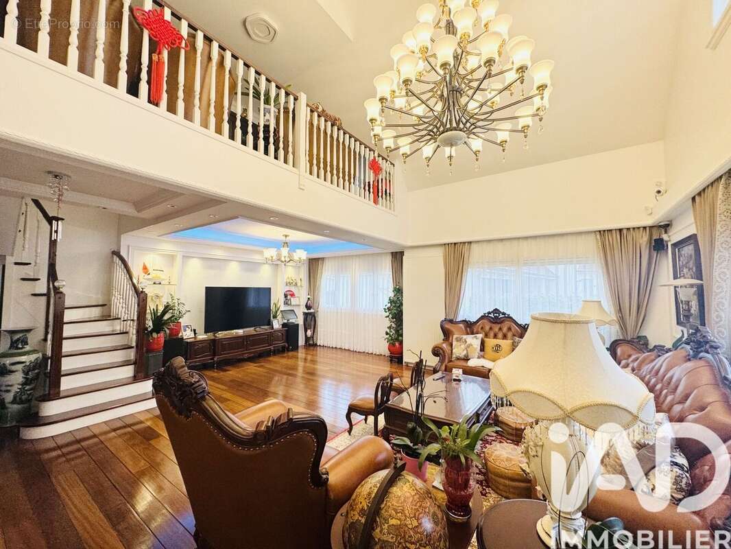 Maison 207 m² à Magny-Le-Hongre  - photo 6