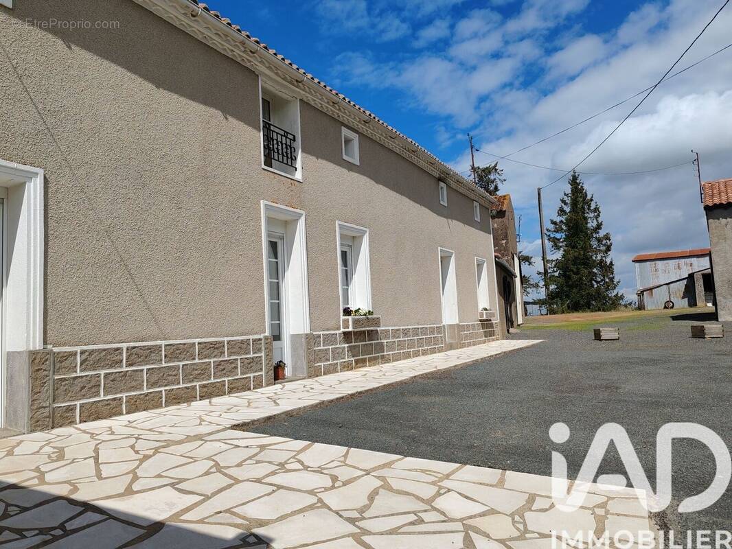 Photo 1 - Maison à CERNUSSON