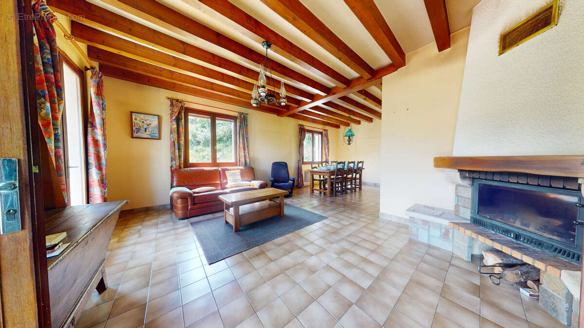 Maison à SAINT-FLORET