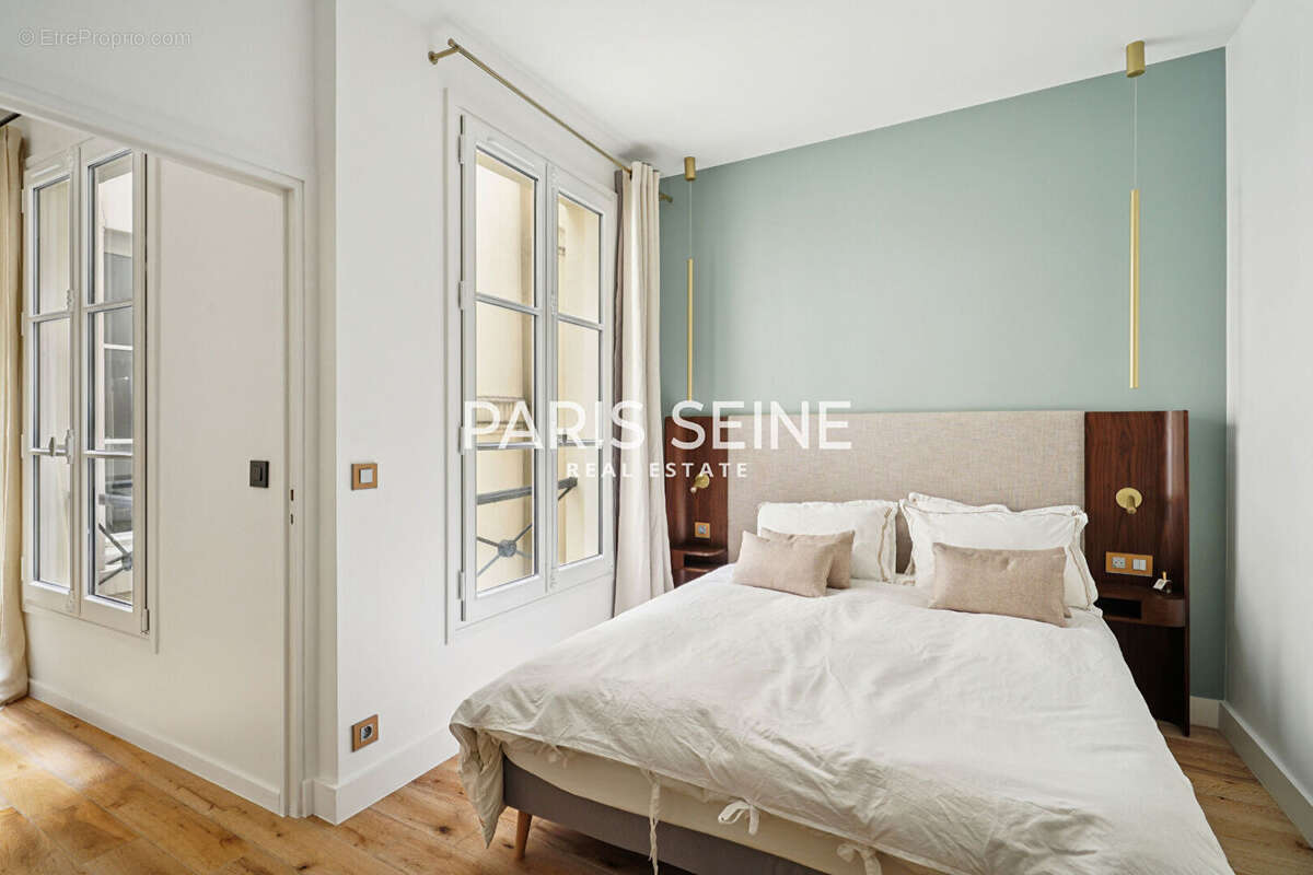 Appartement à PARIS-1E
