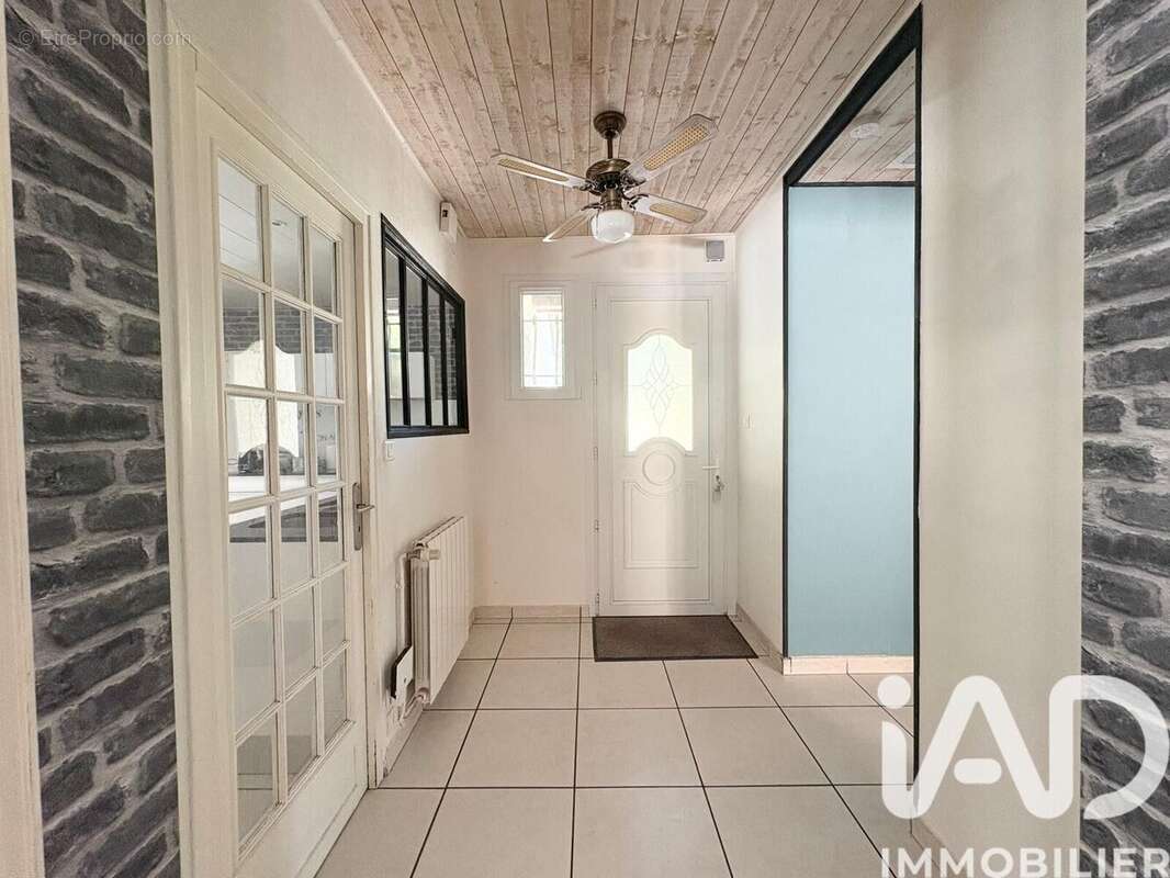 Maison 166 m² à Langoiran  - photo 4