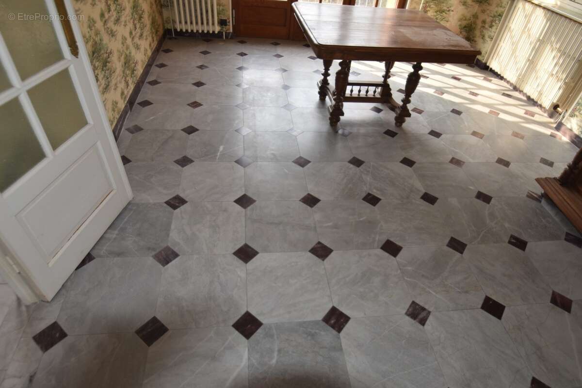 LA CLAYETTE - maison 156m² - avec entrepôt de 210m² sur terrain 3930m² - photo 8