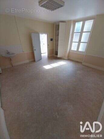 Maison 243 m² à Montmorillon  - photo 5