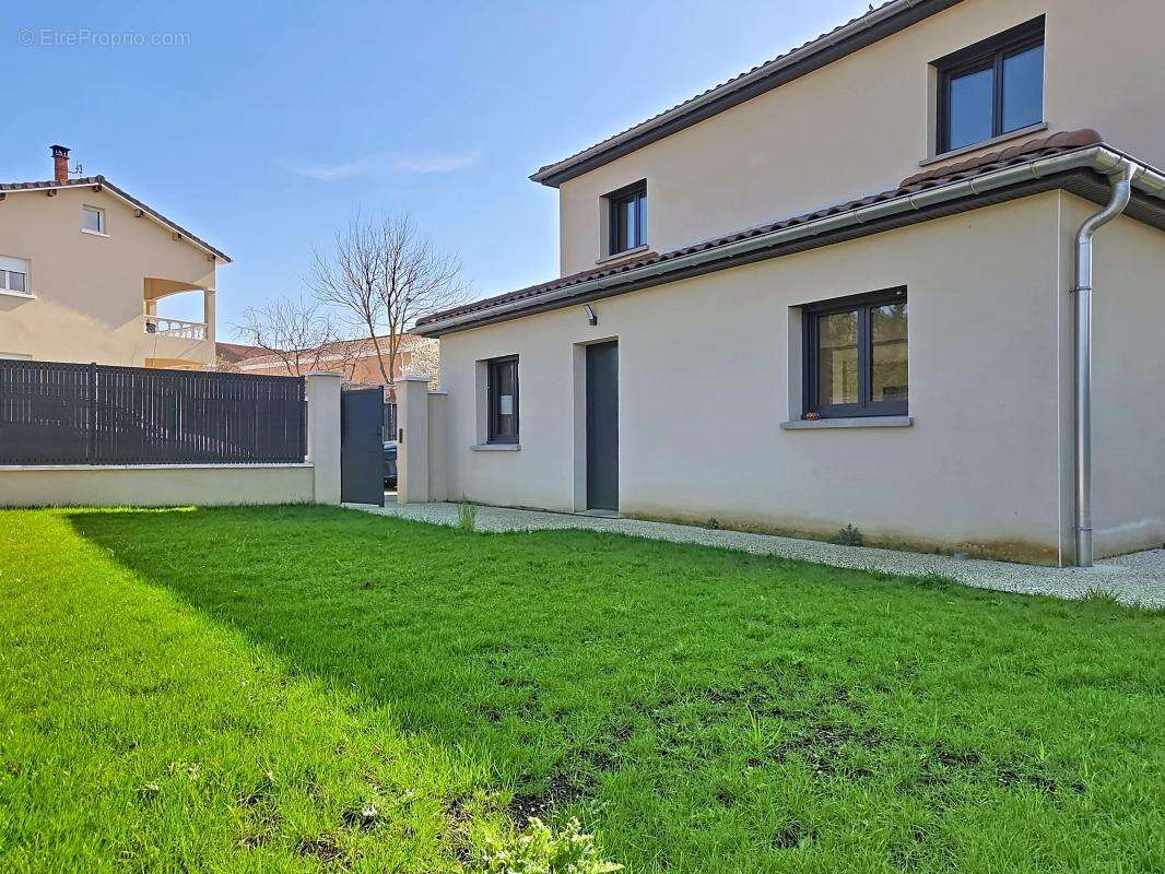 Maison à SATOLAS-ET-BONCE