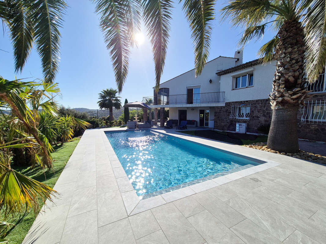 Villa avec piscine et vue sur le Golfe de Saint-Tropez ! - photo 2
