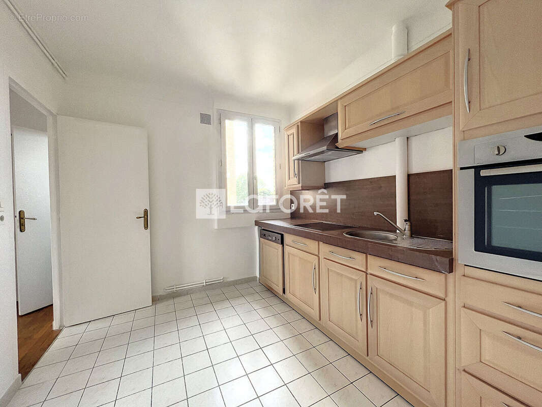 Appartement à COURBEVOIE