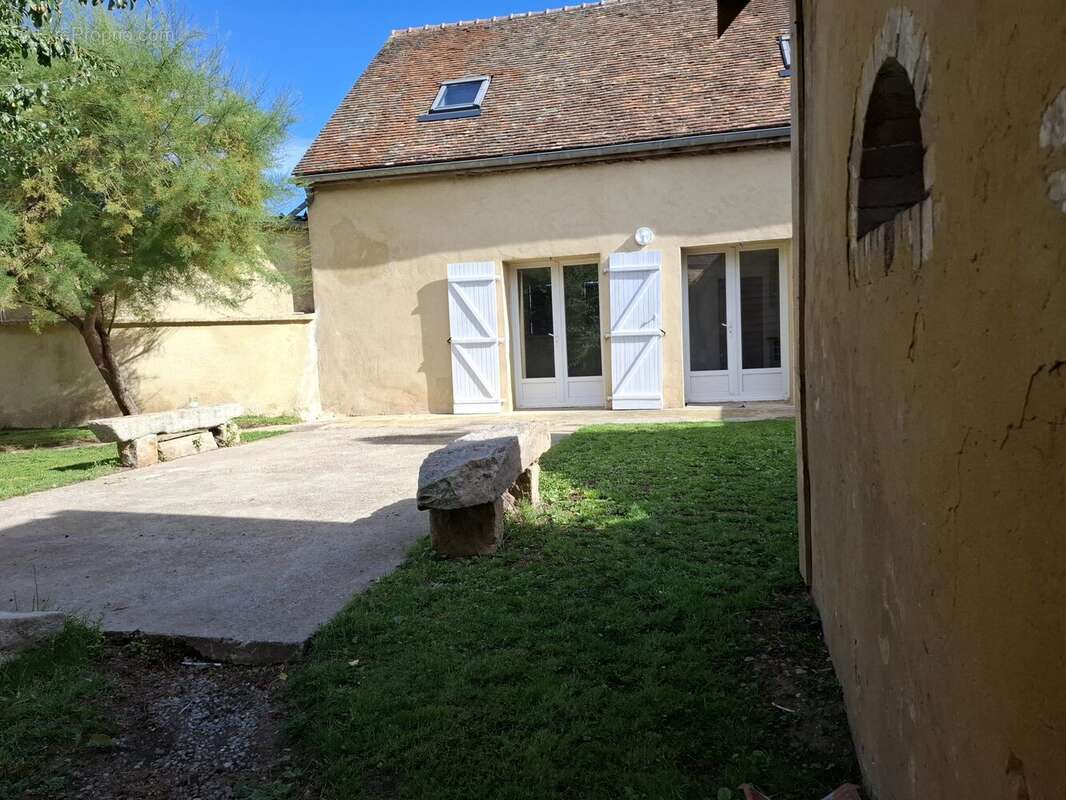 Maison 93 m² à Doucelles  - photo 2