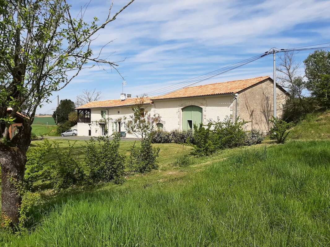 Grande maison de campagne, à proximité des commodités - photo 16