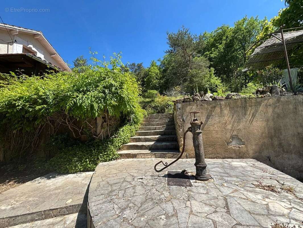 Maison à QUEYSSAC