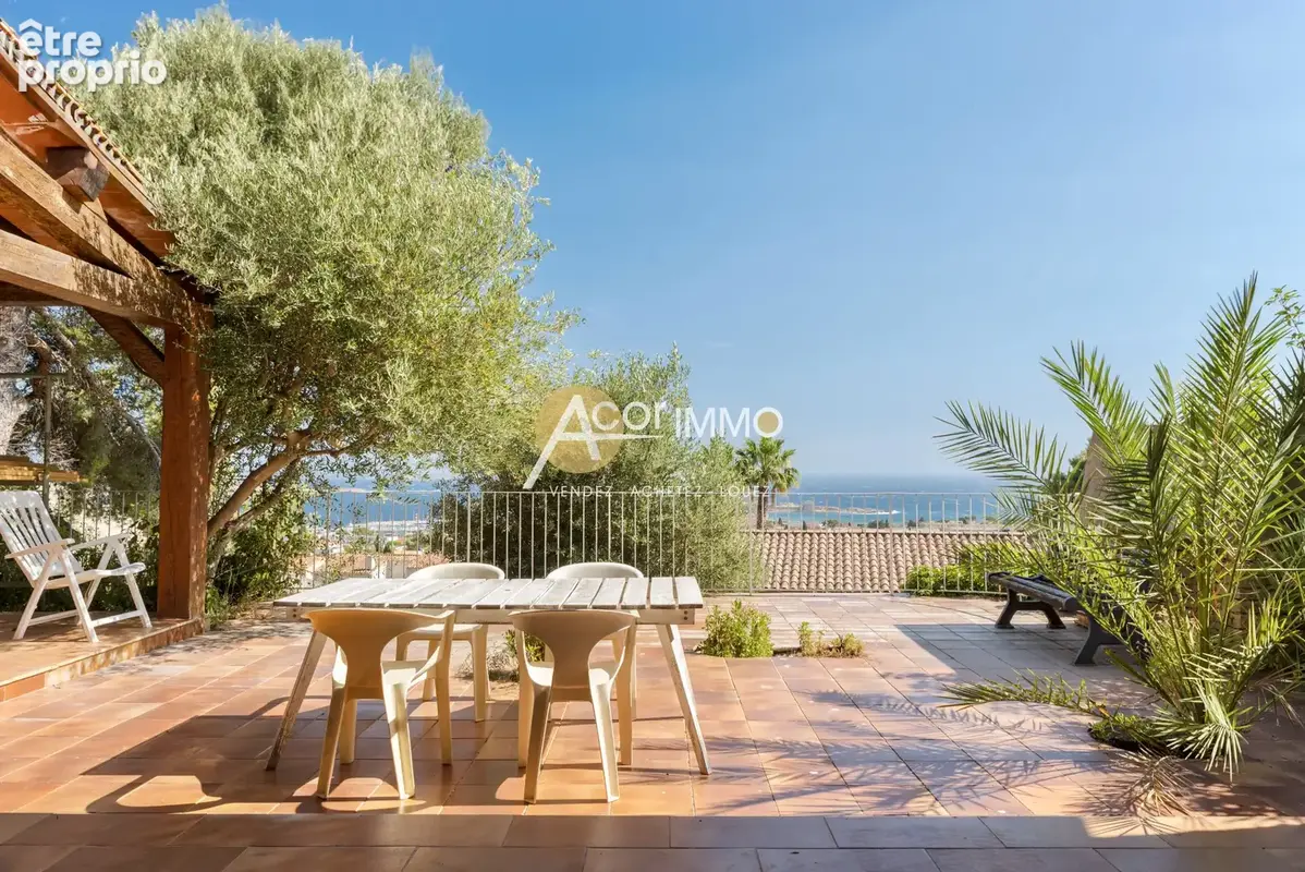 Bandol - propriété de caractère de 230 m2 - vue mer - terrain de plus de 2700m2 - photo 1