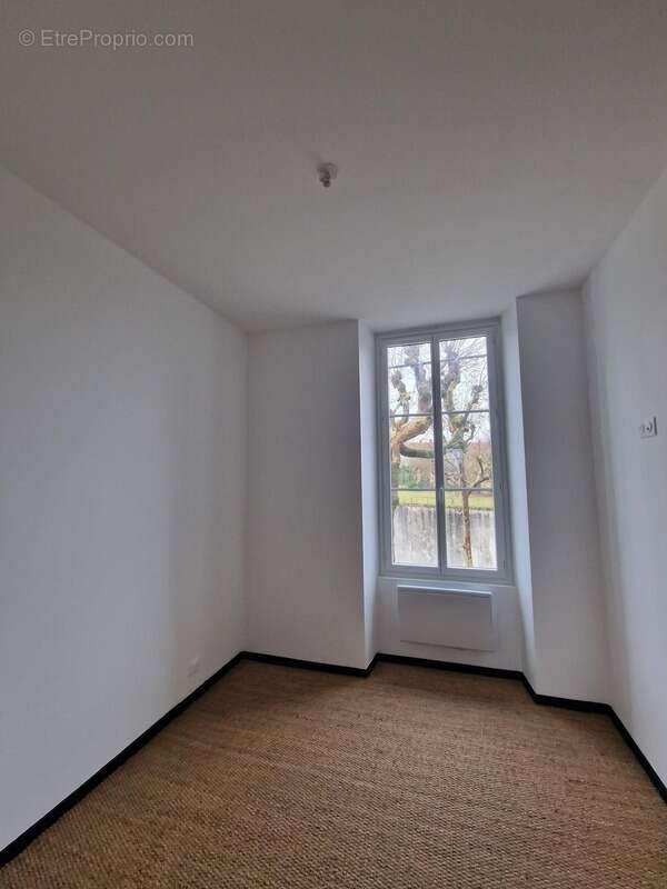 Maison à SAINT-JEAN-D'ANGELY