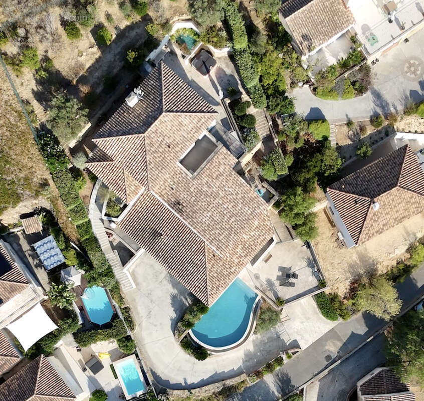 Bandol - Propriété avec vue mer panoramique, piscine à débordement et ascenseur intérieur - photo 15