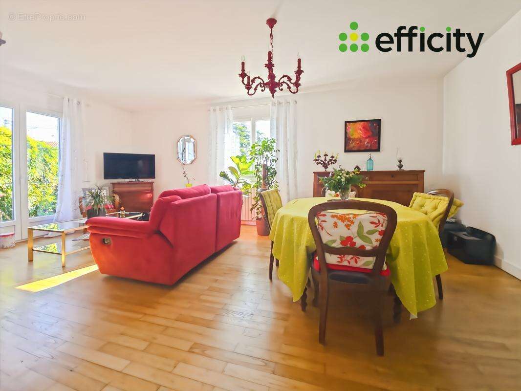 Maison à SAINT-YRIEIX-SUR-CHARENTE