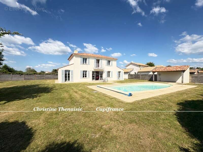 VILLA D'EXCEPTION Pièces spacieuses, 4 chambres, 3 salles de bains, 3 wc, Piscine privée  COEX (85) - photo 23