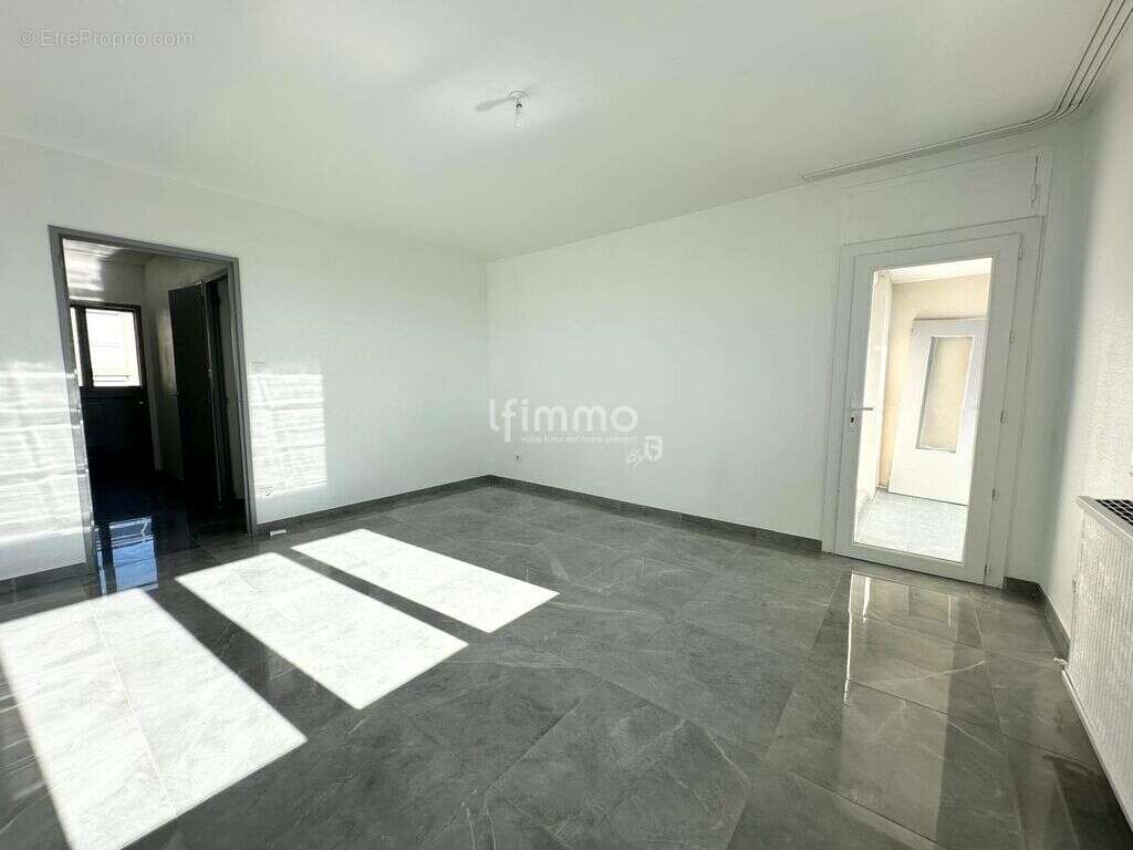 Appartement 68m² rénové avec balcon et cave - photo 2
