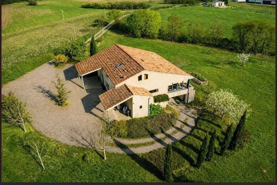 Maison à MONTAIGU-DE-QUERCY