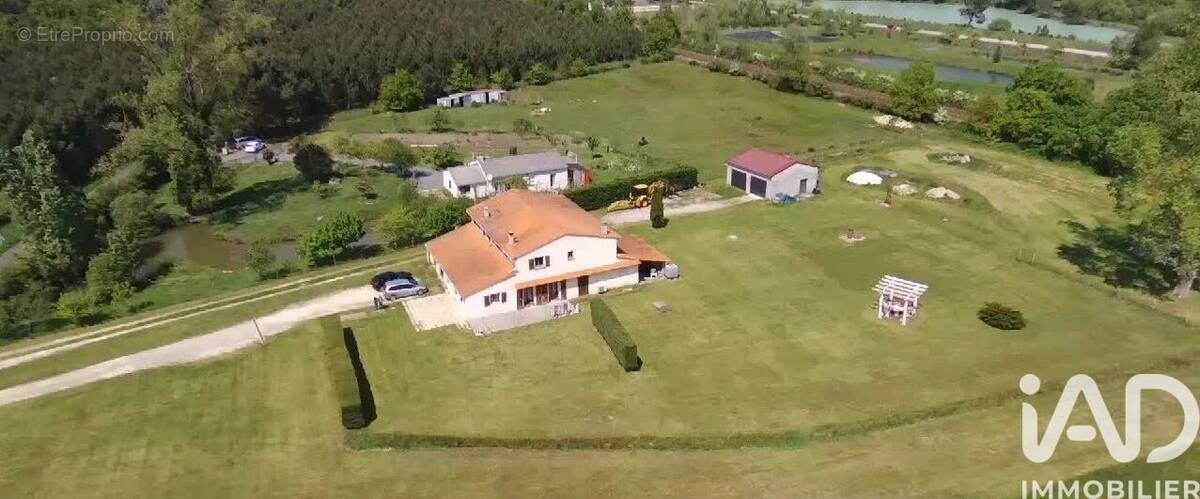 Photo 1 - Maison à BUSSAC-FORET